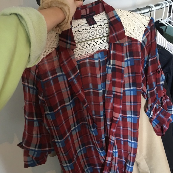 Lightweight flannel 🍂 - Picture 2 of 4